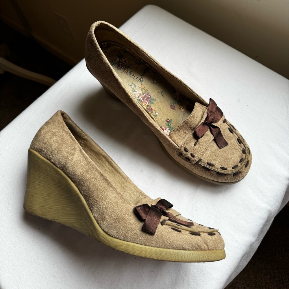 Highlights Wedge Loafers in a Soft Beige Suede Tan Platform Brown Ribbon Size 10
